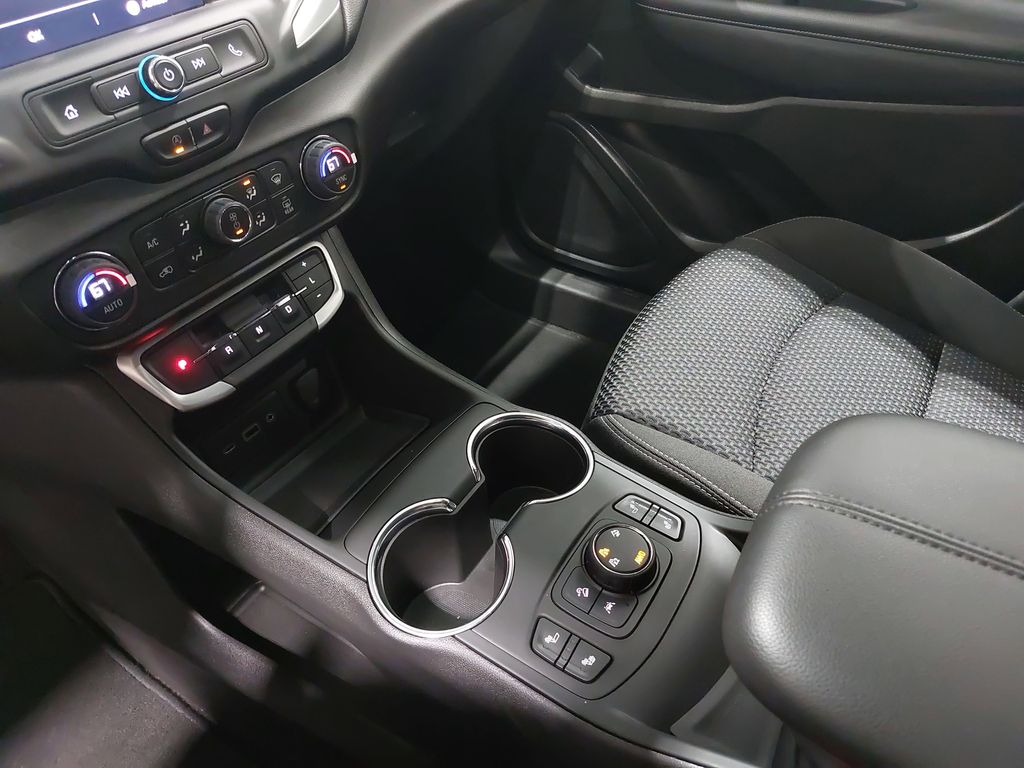 2023 GMC TERRAIN - Image 25