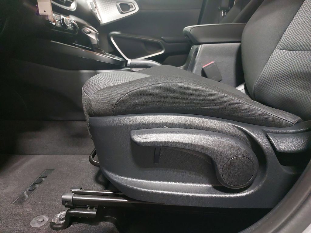 2025 KIA SOUL - Image 28