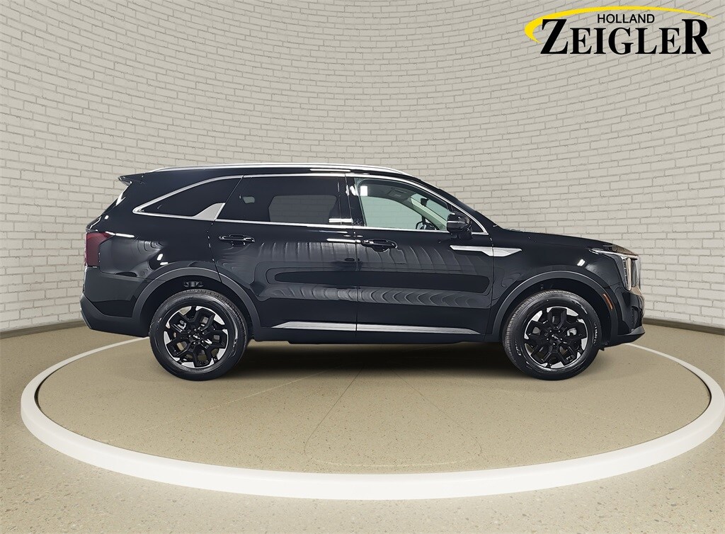 2025 Kia Sorento S photo 4