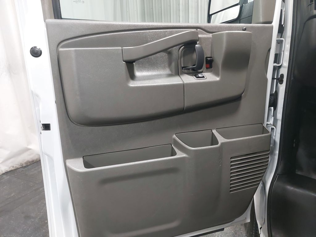 2024 GMC SAVANA - Image 23