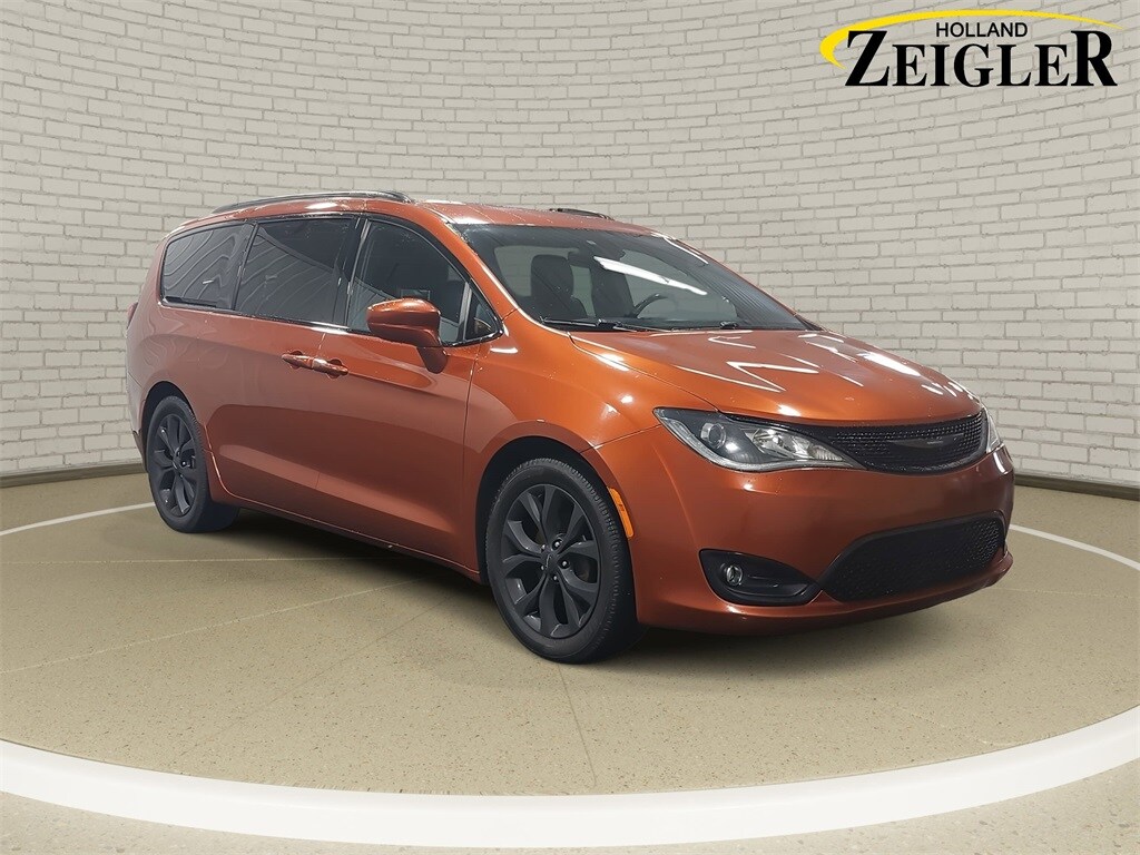 Used 2018 Chrysler Pacifica Touring L Van