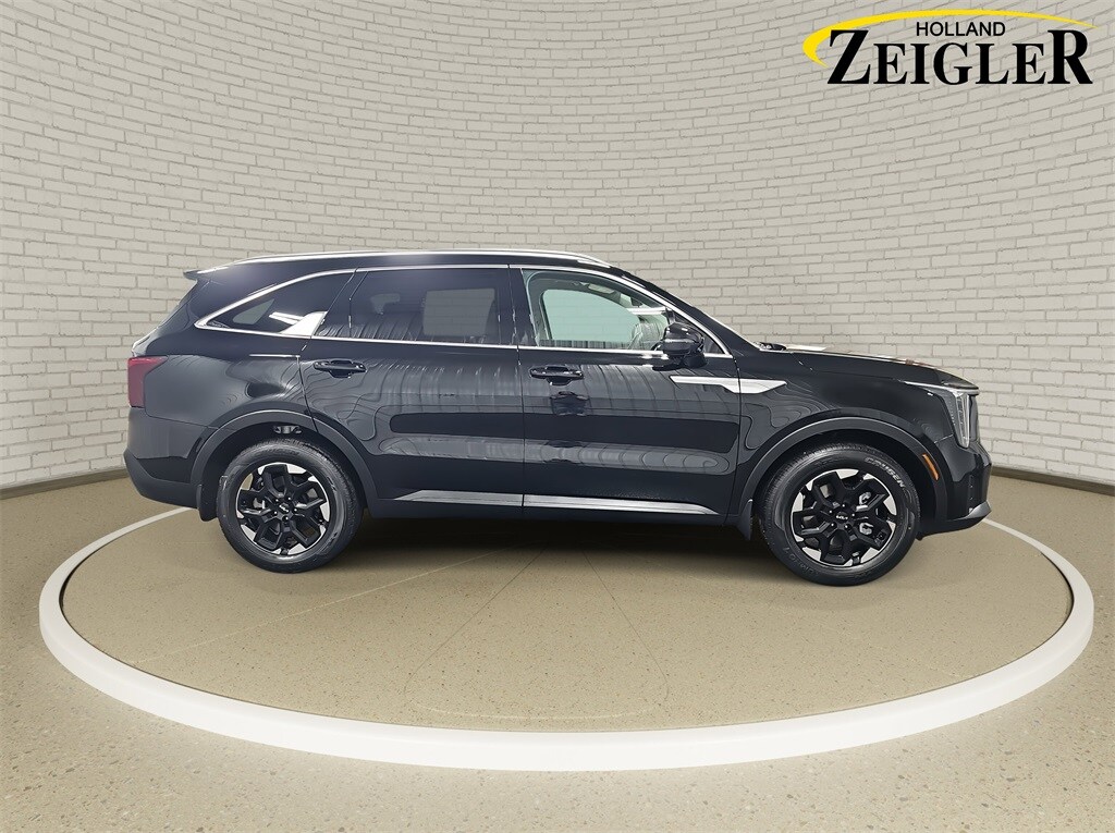 2025 Kia Sorento S photo 4