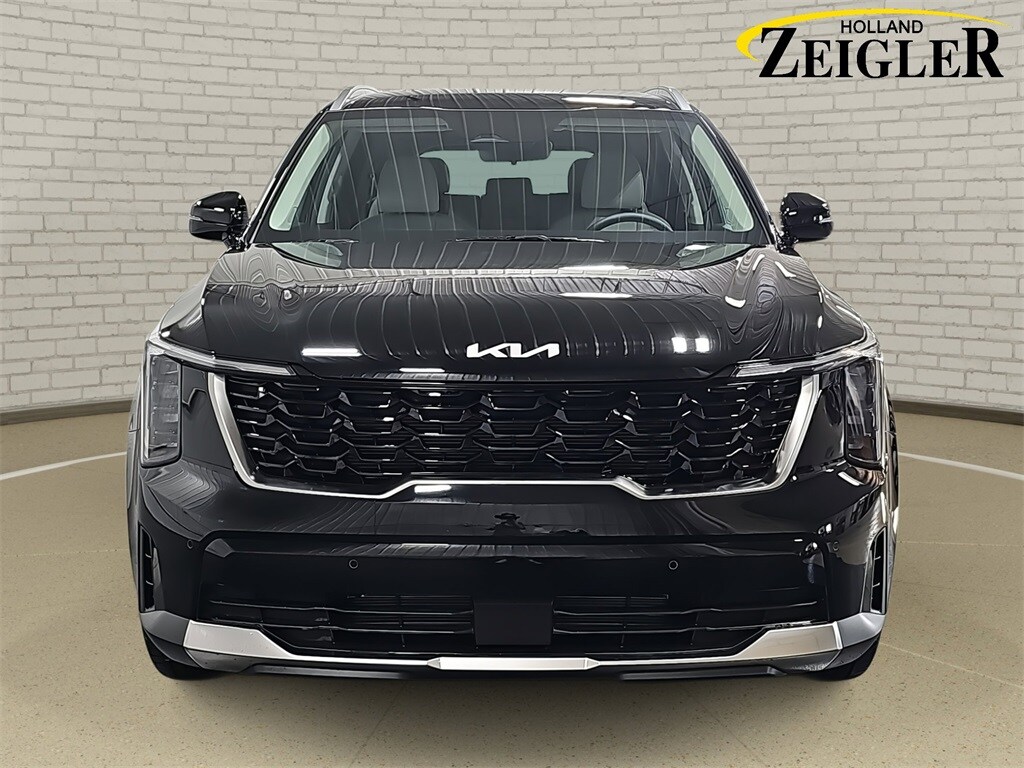 2025 Kia Sorento S photo 2