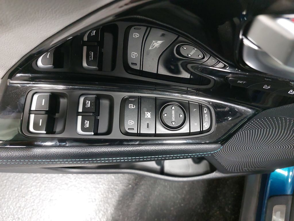 2022 KIA NIRO - Image 29