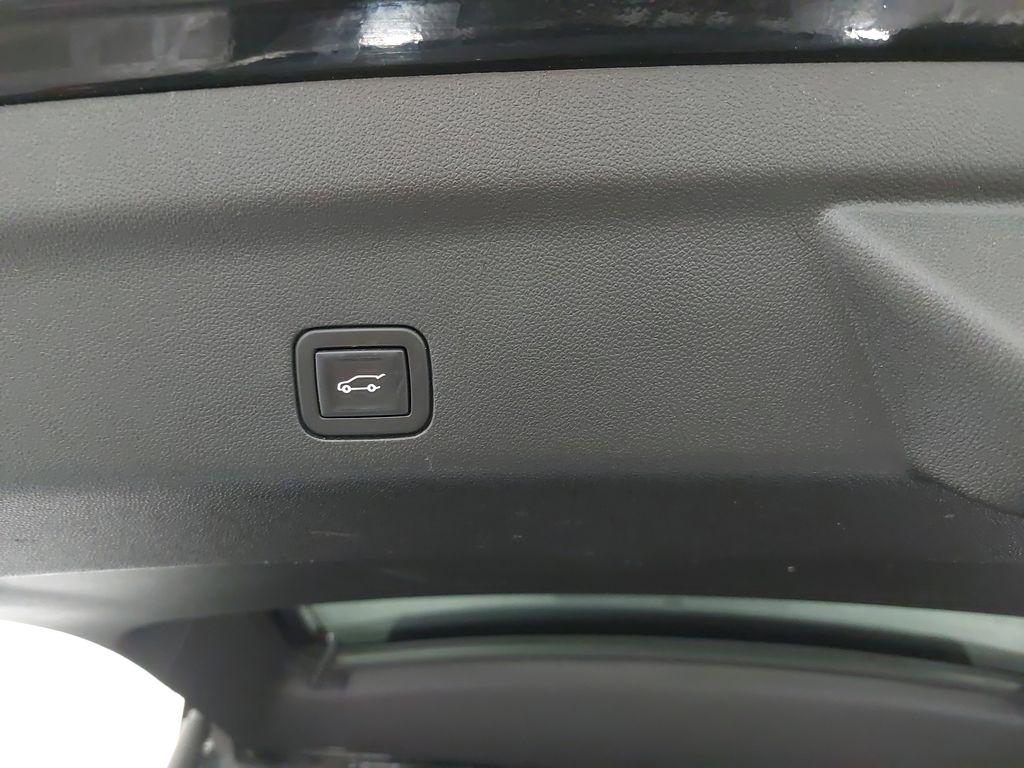 2023 GMC YUKON - Image 15