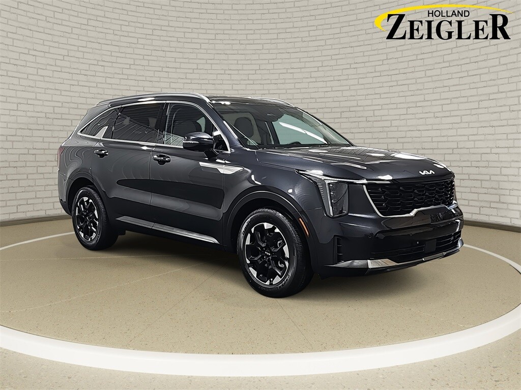2025 Kia Sorento S photo 3