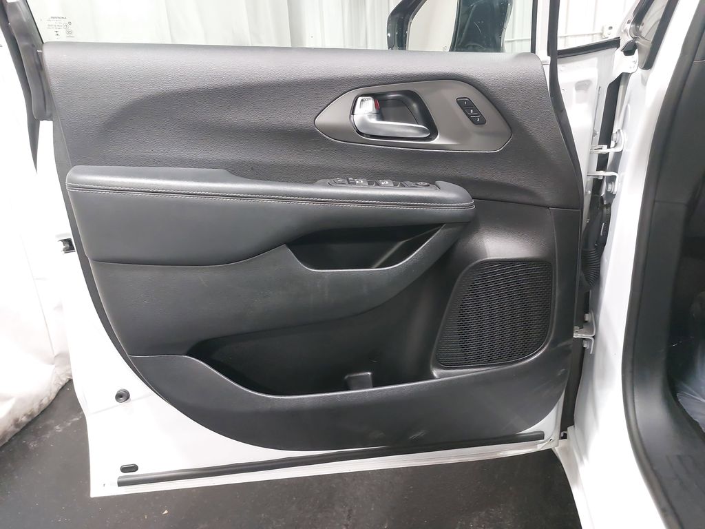 2025 CHRYSLER PACIFICA - Image 29