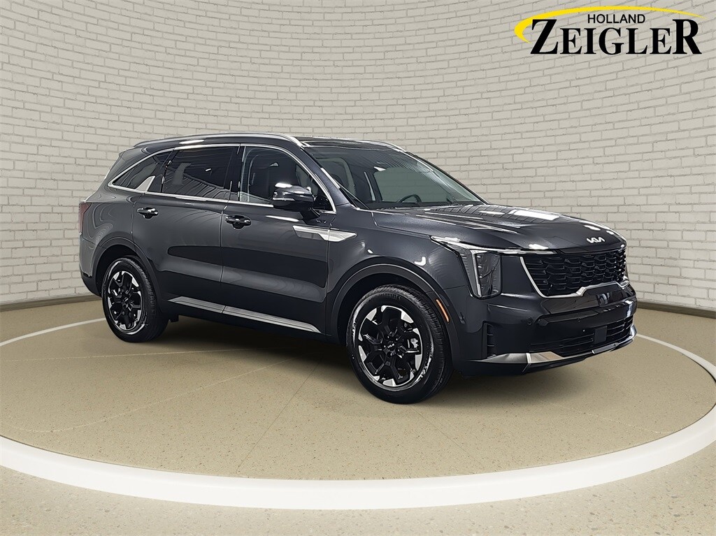 2025 Kia Sorento S photo 3