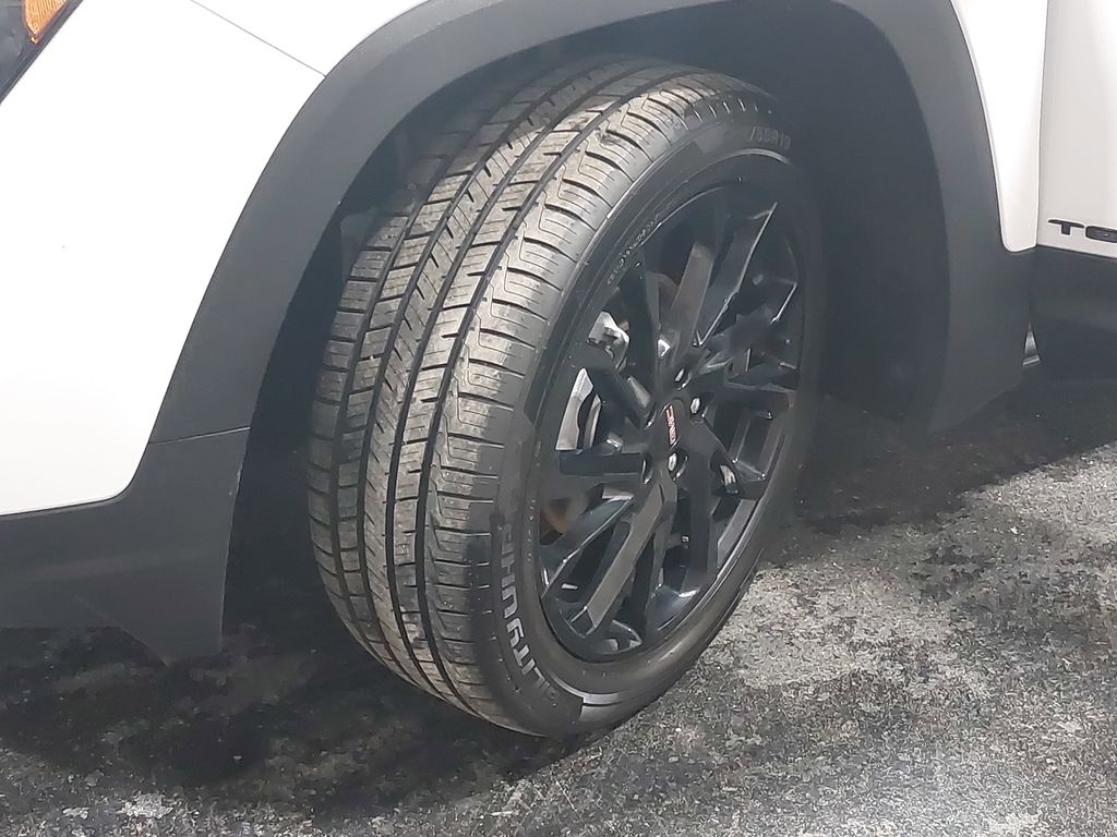 2023 GMC TERRAIN - Image 32