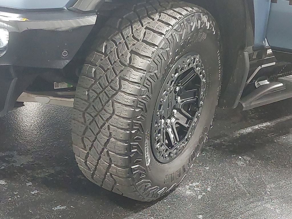 2024 GMC HUMMER EV SUV - Image 33