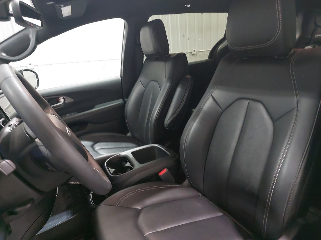 2025 CHRYSLER PACIFICA - Image 17