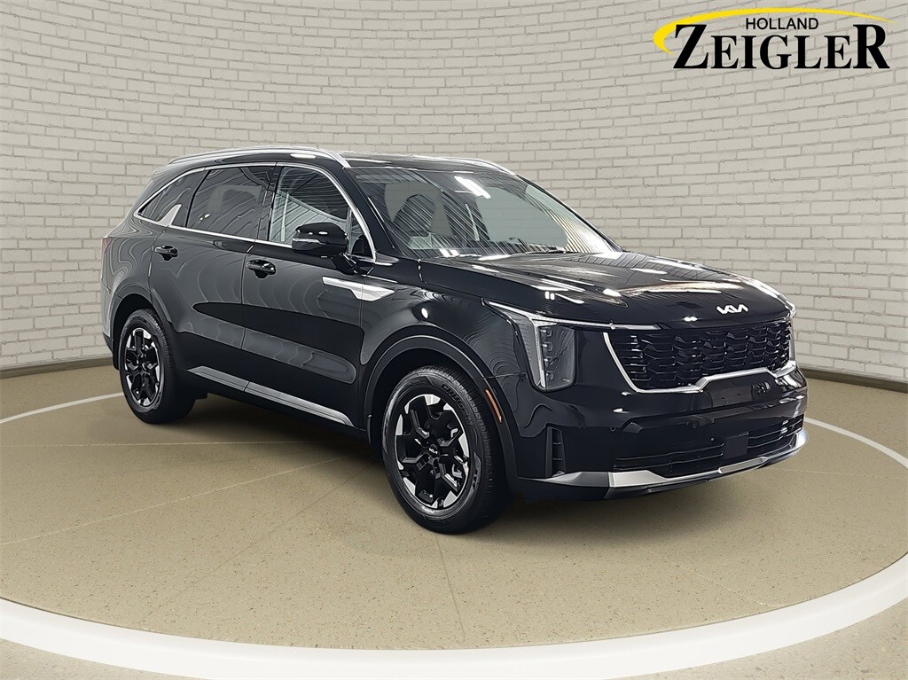 2025 Kia Sorento S photo 3