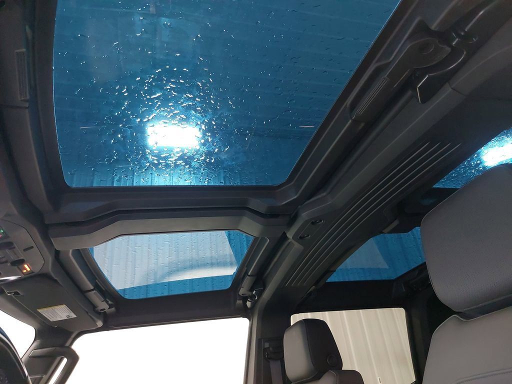 2024 GMC HUMMER EV SUV - Image 30