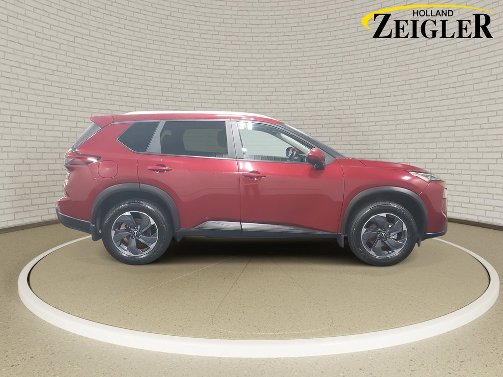 2025 NISSAN ROGUE - Image 4