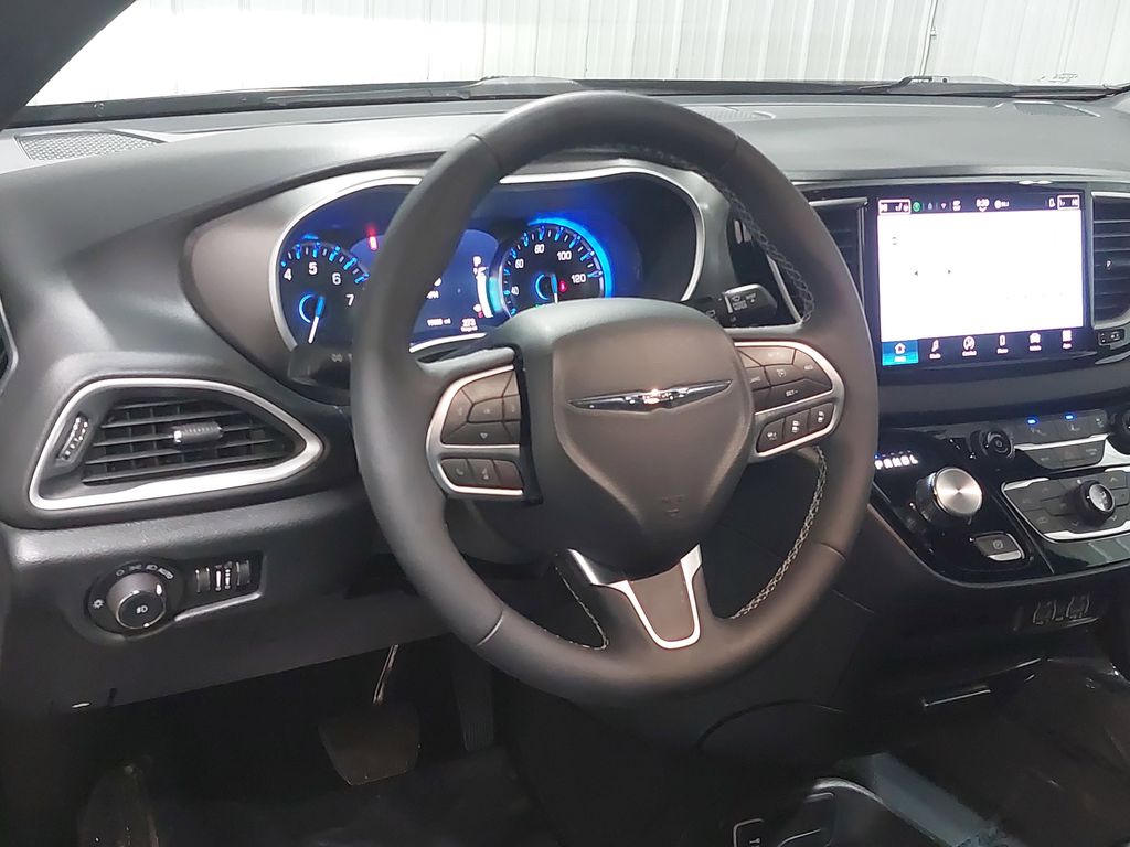 2025 CHRYSLER PACIFICA - Image 18