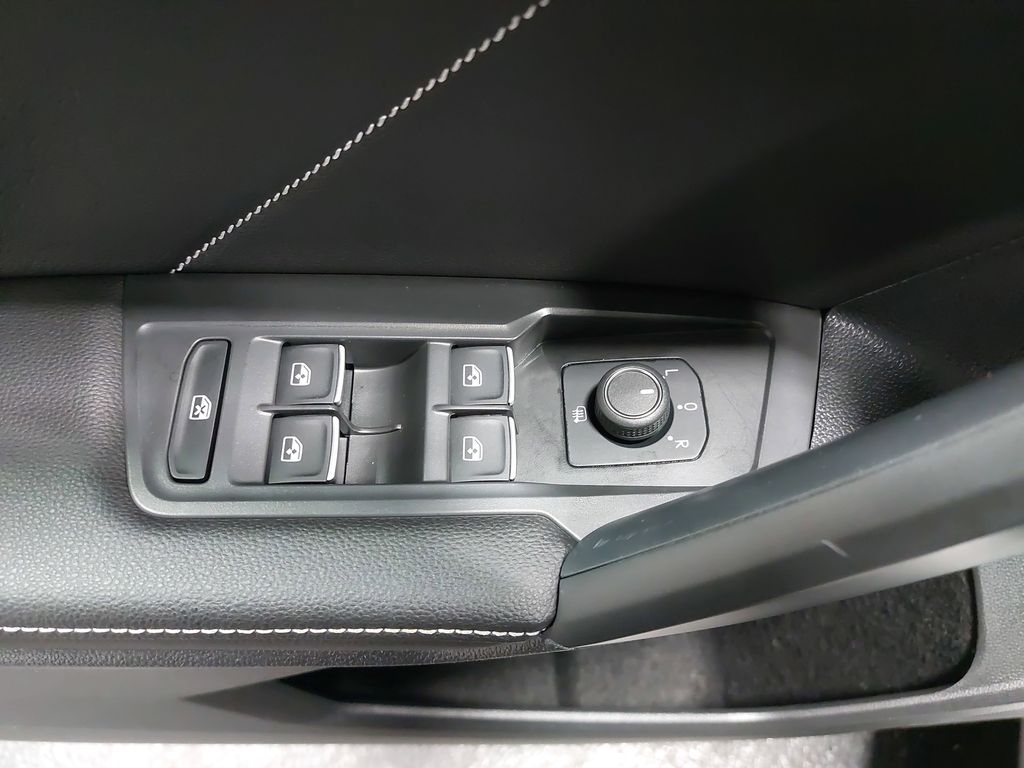 2022 VOLKSWAGEN TIGUAN - Image 28