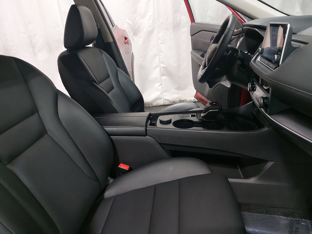 2025 NISSAN ROGUE - Image 10