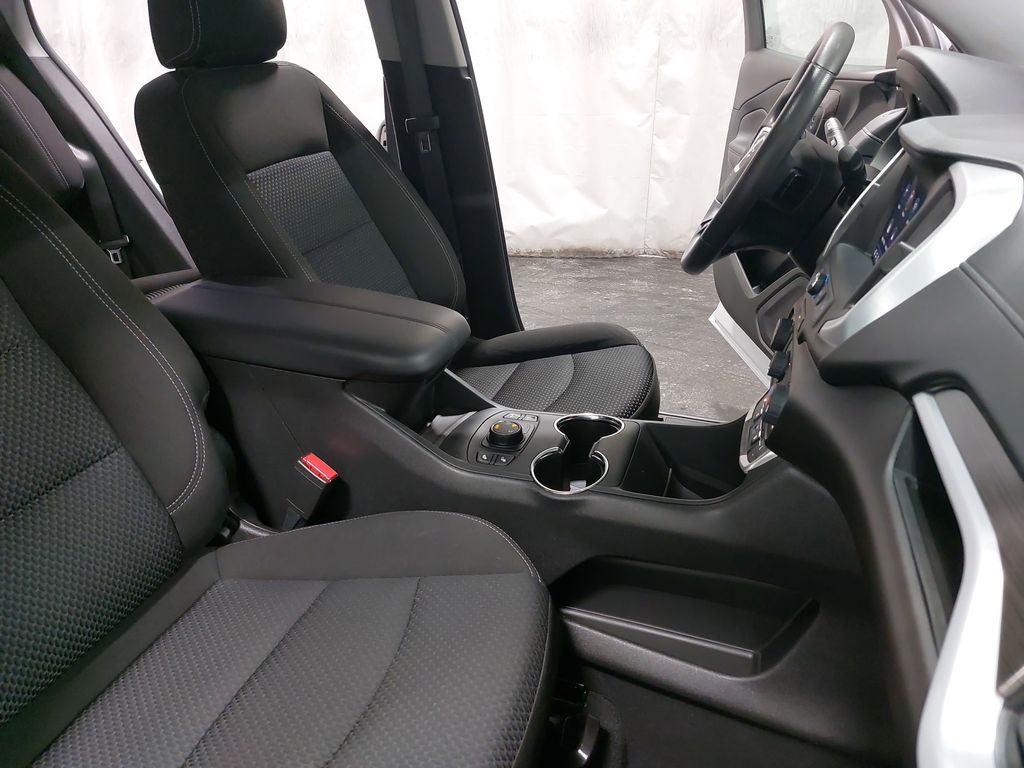 2023 GMC TERRAIN - Image 10