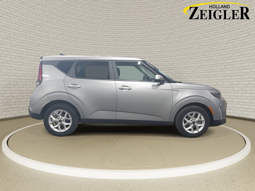 2025 KIA SOUL - Image 4