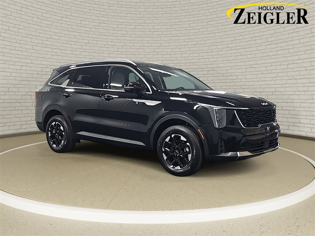 2025 Kia Sorento S photo 3