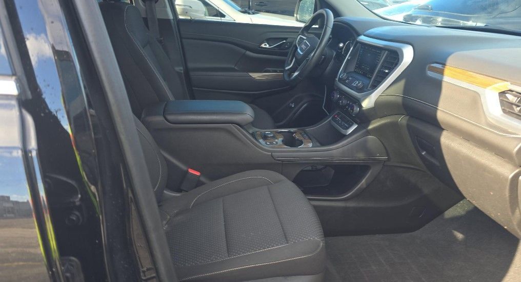 2023 GMC ACADIA - Image 11