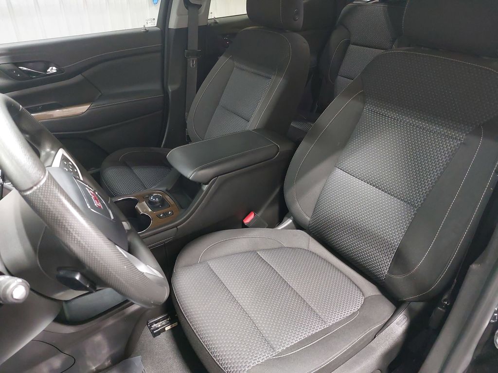 2023 GMC ACADIA - Image 17
