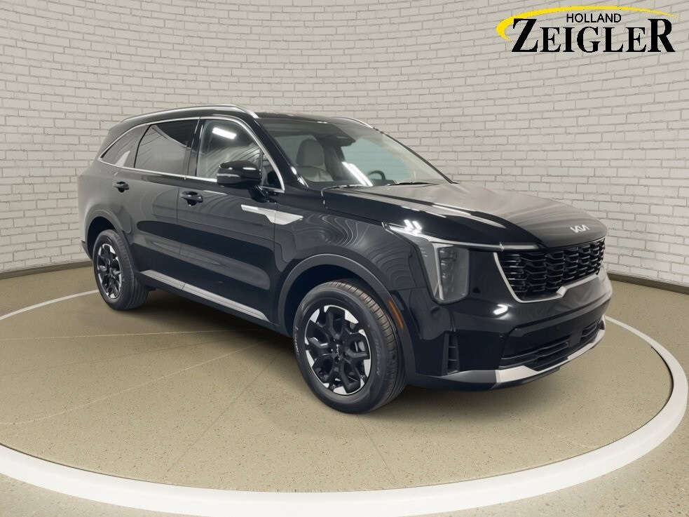 2025 Kia Sorento S photo 3