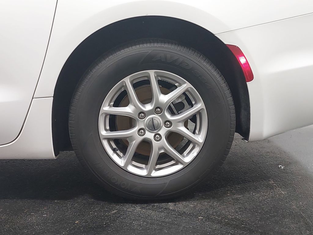 2025 CHRYSLER PACIFICA - Image 35