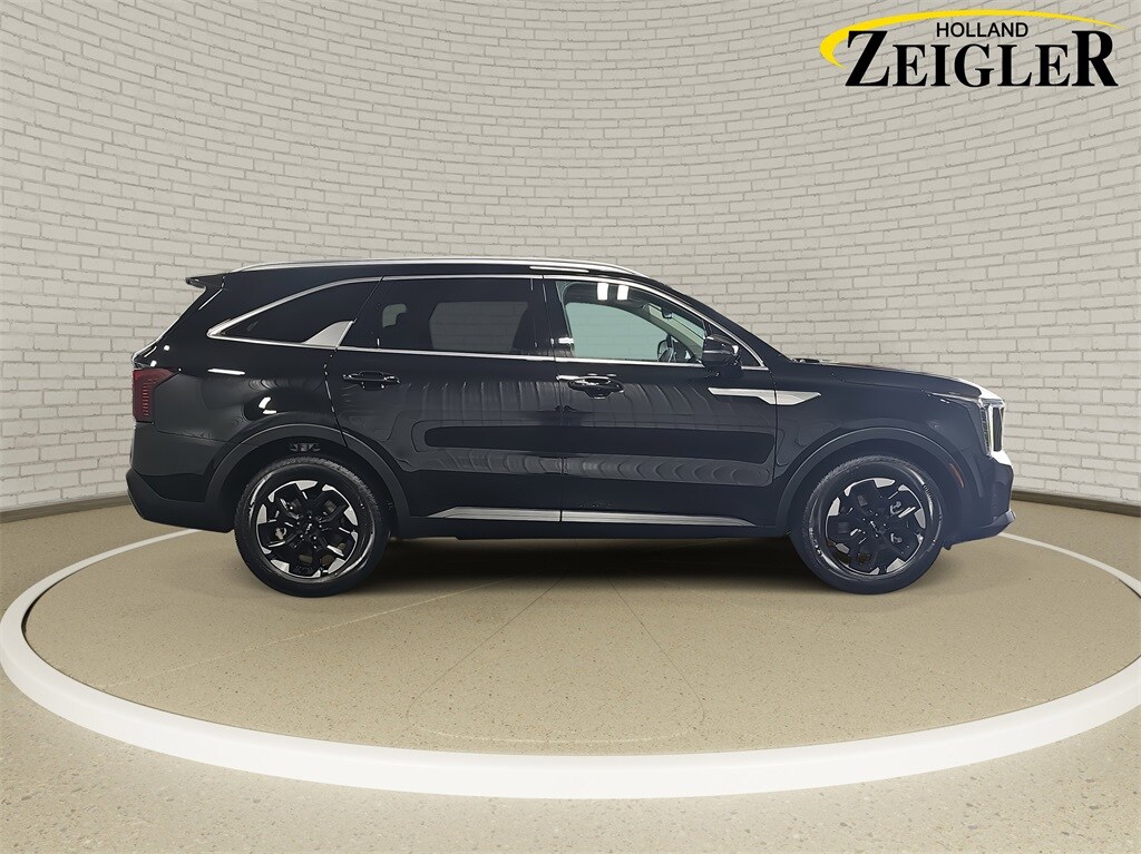 2025 Kia Sorento S photo 4