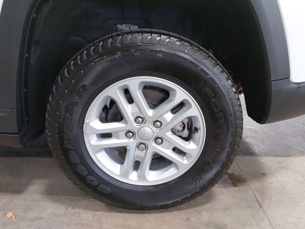 2023 JEEP GRAND CHEROKEE - Image 32