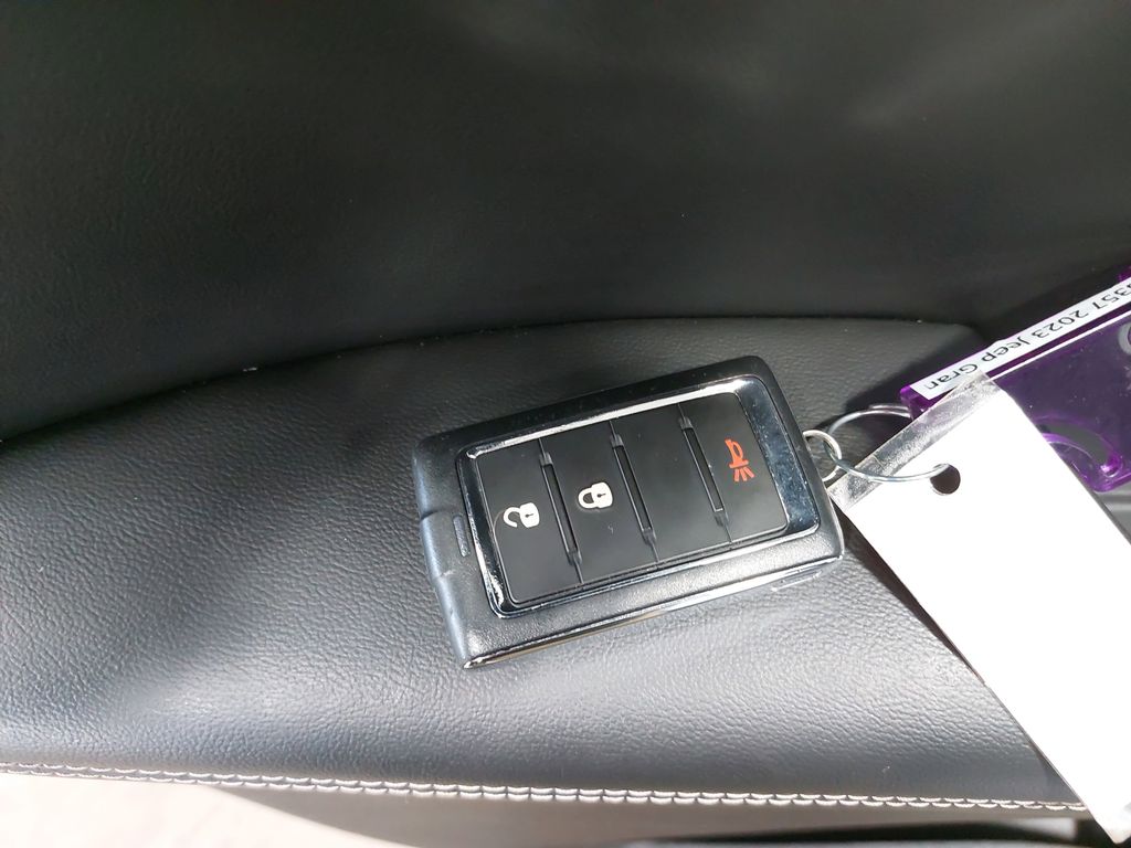 2023 JEEP GRAND CHEROKEE - Image 34