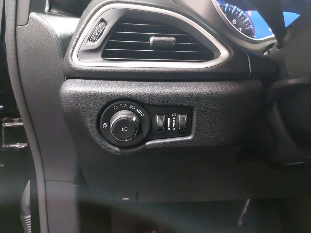 2025 CHRYSLER PACIFICA - Image 28