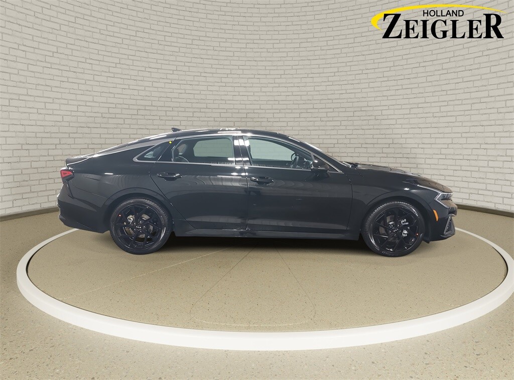 2026 Kia K5 GT-Line photo 4