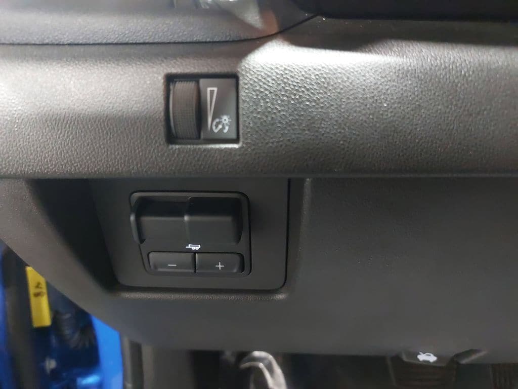 2023 GMC CANYON - Image 26