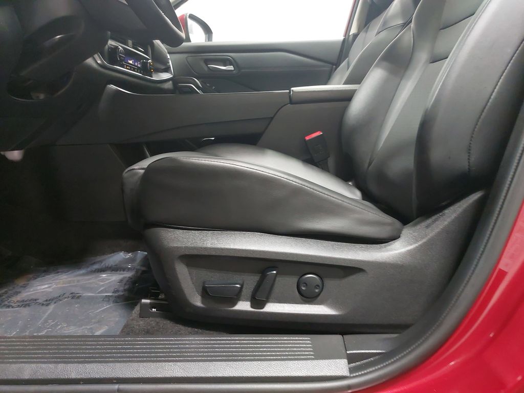 2025 NISSAN ROGUE - Image 29