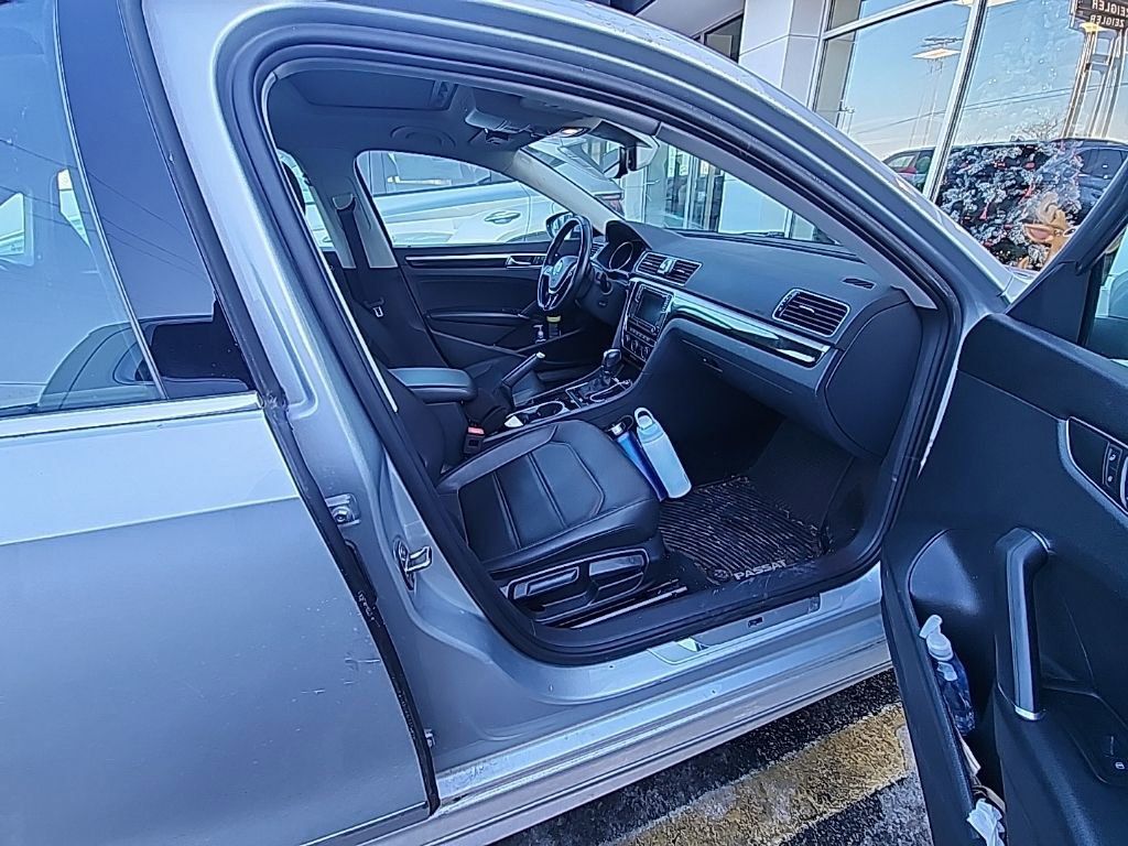 2019 VOLKSWAGEN PASSAT - Image 11