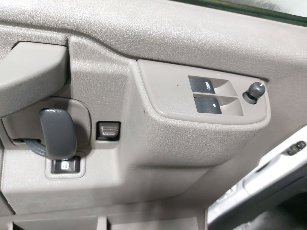 2024 GMC SAVANA - Image 25