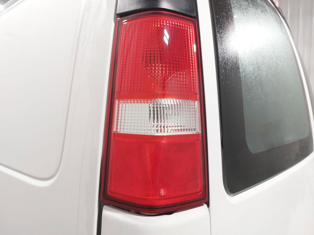 2024 GMC SAVANA - Image 31
