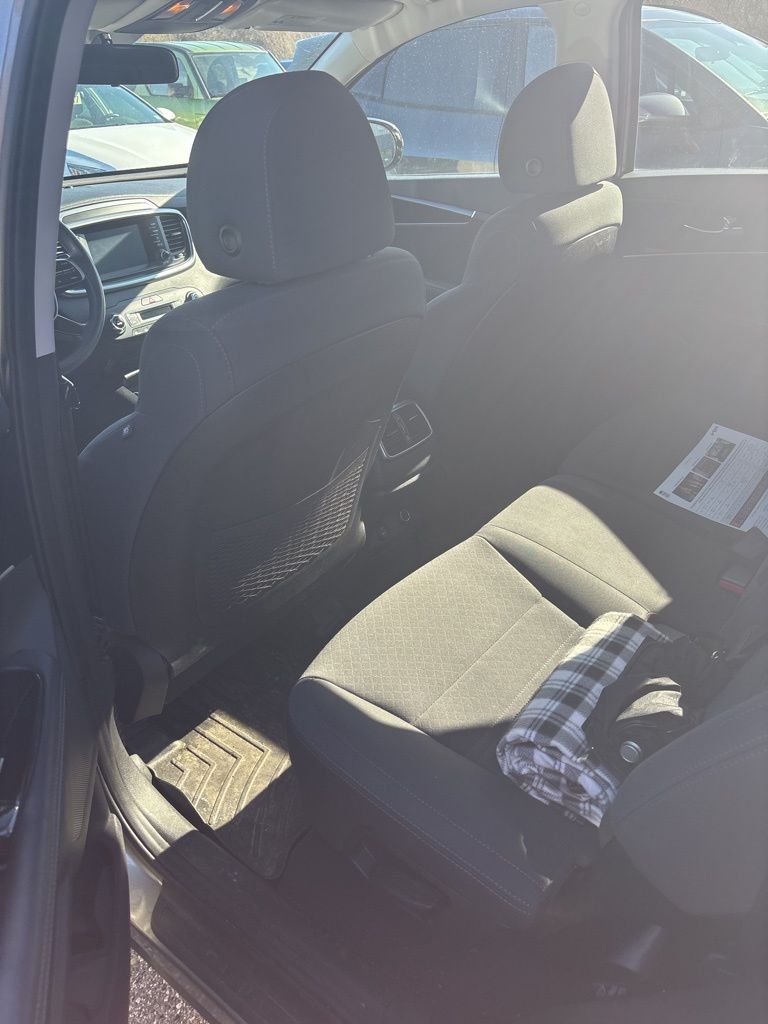 2019 KIA SORENTO - Image 11