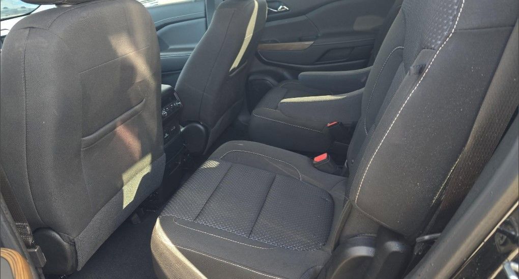 2023 GMC ACADIA - Image 16