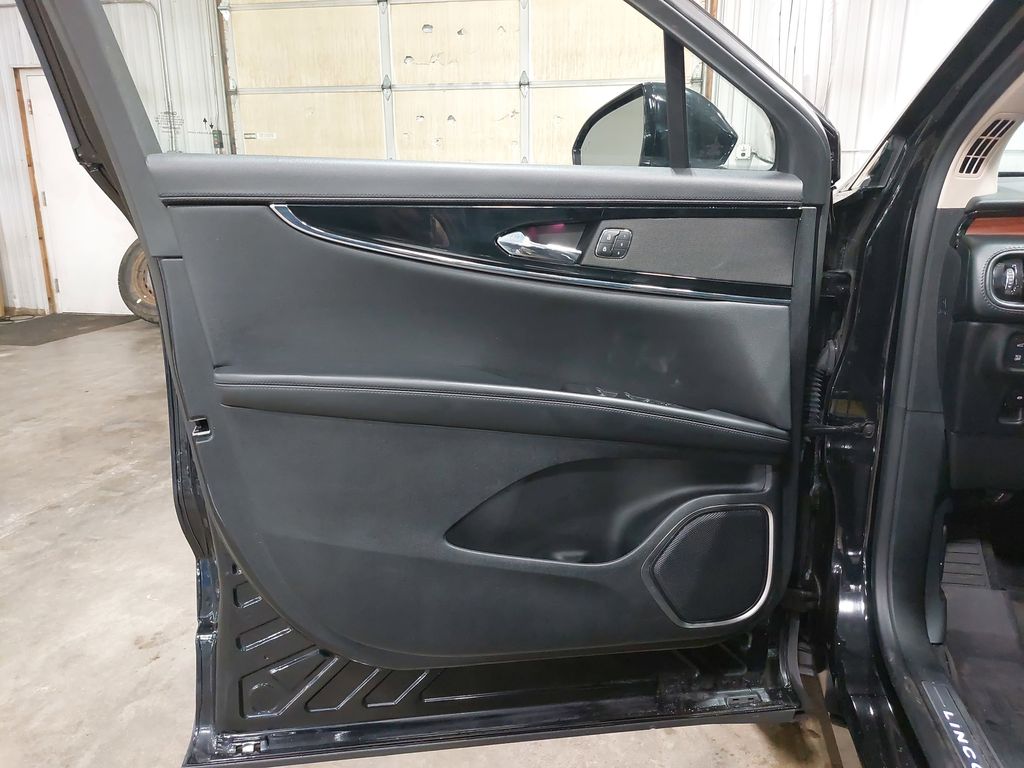 2022 LINCOLN NAUTILUS - Image 28