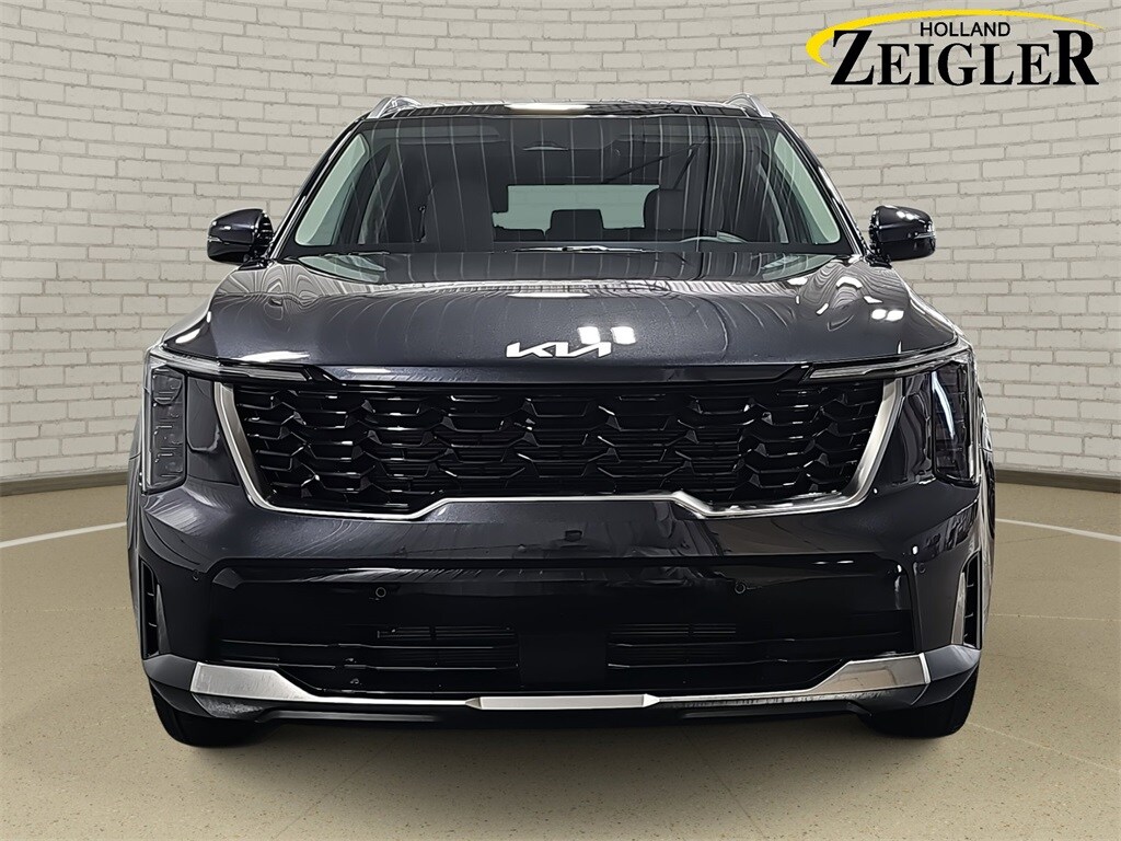 2025 Kia Sorento S photo 2