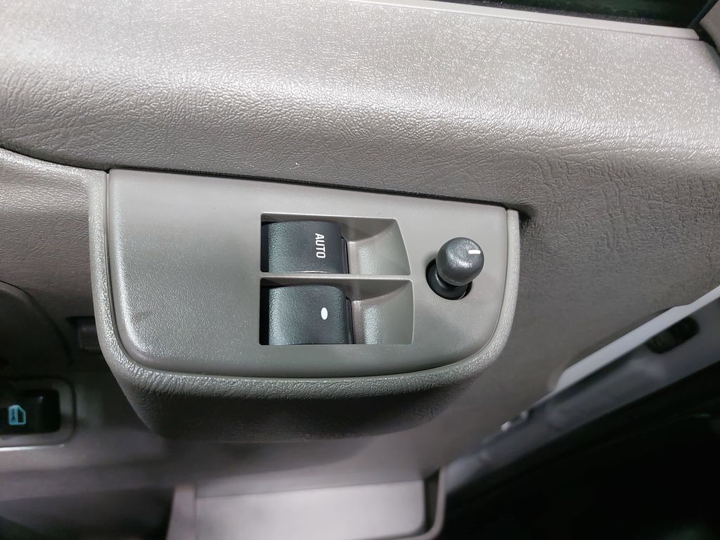 2024 GMC SAVANA - Image 24