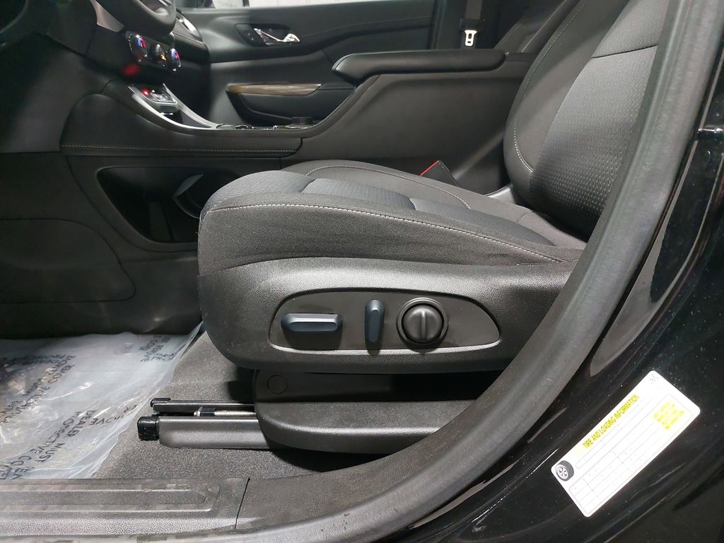 2023 GMC ACADIA - Image 32