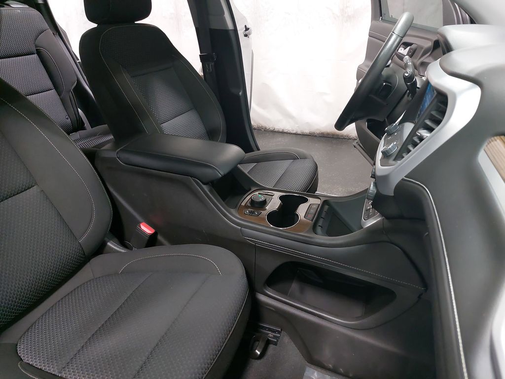 2023 GMC ACADIA - Image 10