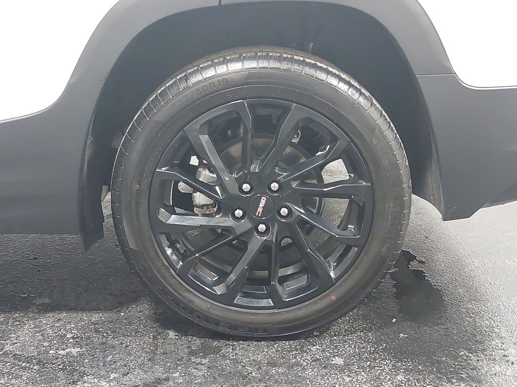 2023 GMC TERRAIN - Image 33