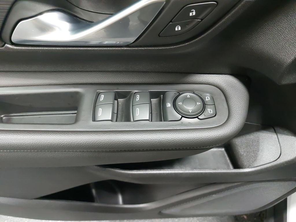 2023 GMC TERRAIN - Image 28