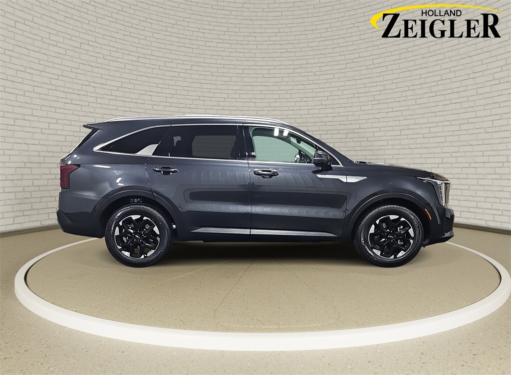 2025 Kia Sorento S photo 4