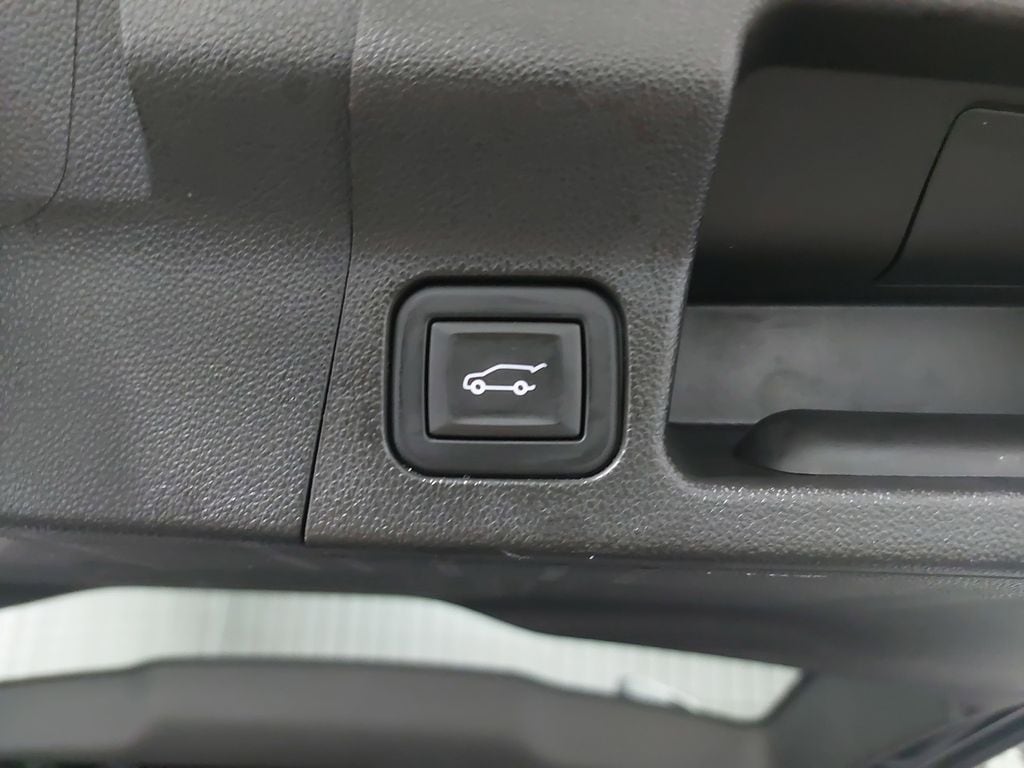 2023 GMC ACADIA - Image 15