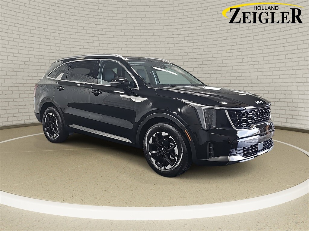 2025 Kia Sorento S photo 3